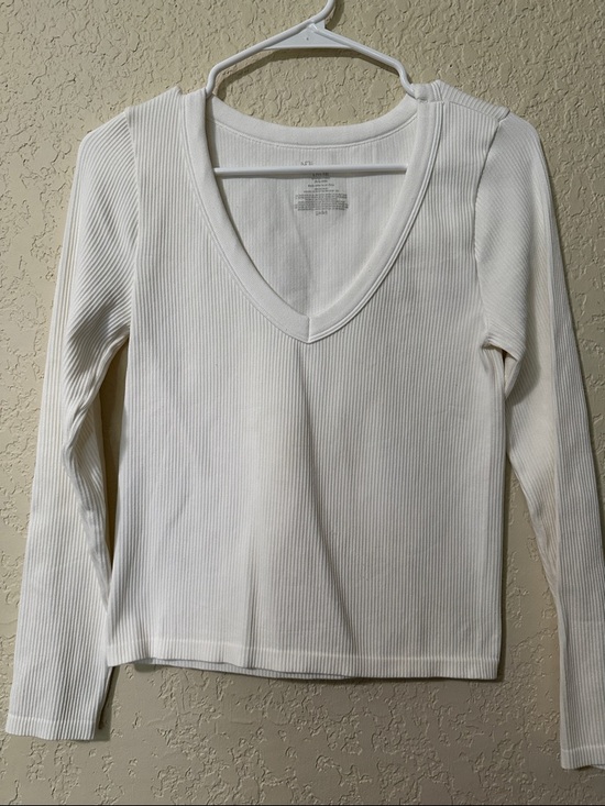 No Boundaries Tops - No Boundaries Ribbed V-Neck Long Sleeve Top - WhiteL